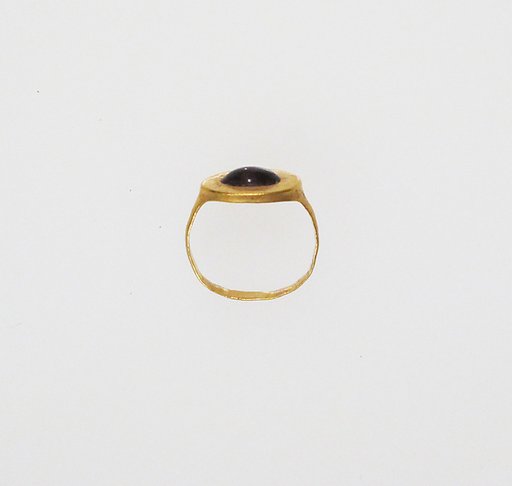 Ring with carbuncle