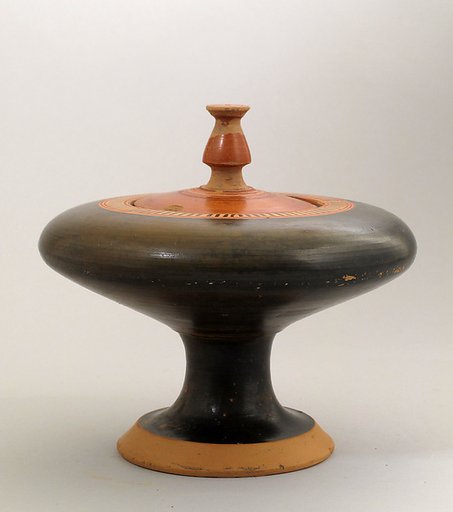 Plemochoe with lid