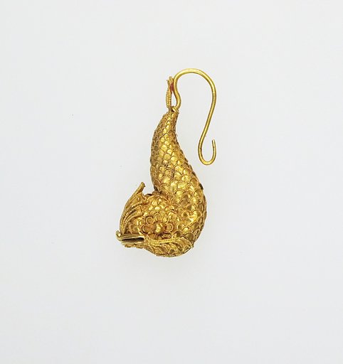Earring in the form of a dolphin