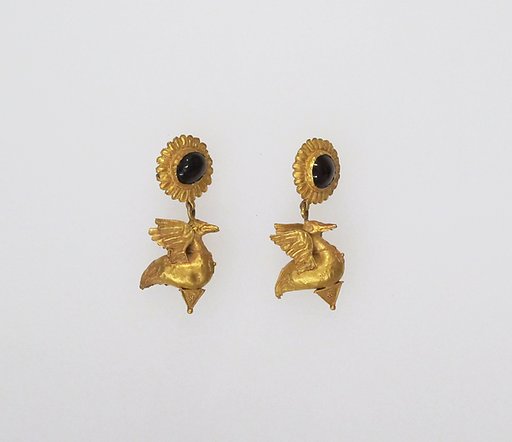 Earring with pendants of birds