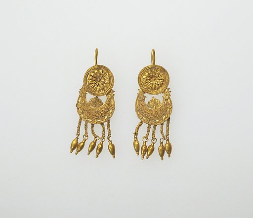 Earring with pendants