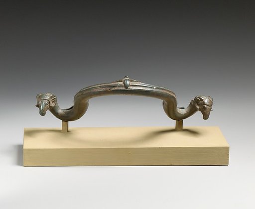 Bronze handle of a bowl or basin