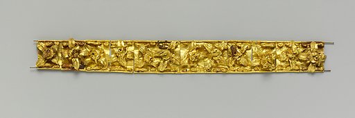 Gold diadem composed of twelve plaques