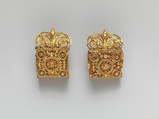 Pair of gold "a bauletto" earrings