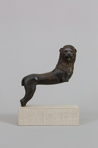 Bronze statuette of a lion