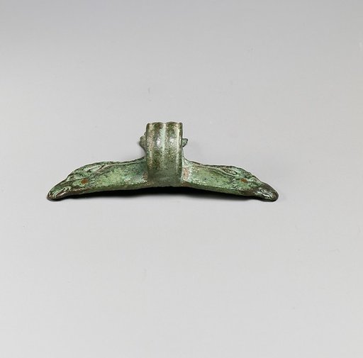 Bronze handle attachment with antelope heads