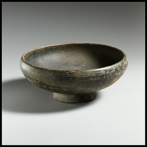 Bowl with foot