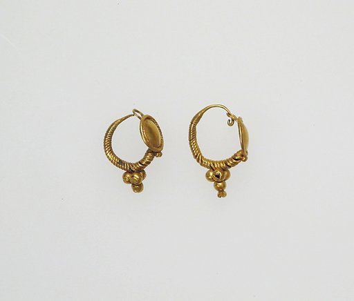 Earring with disk and pendant globules