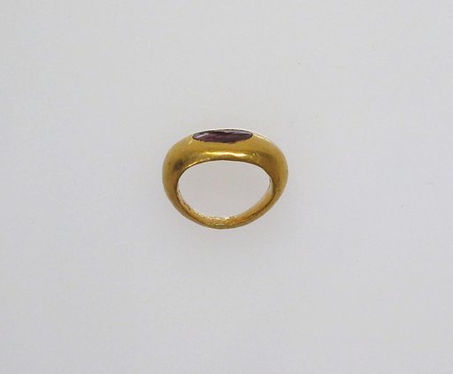Ring with intaglio of a bird