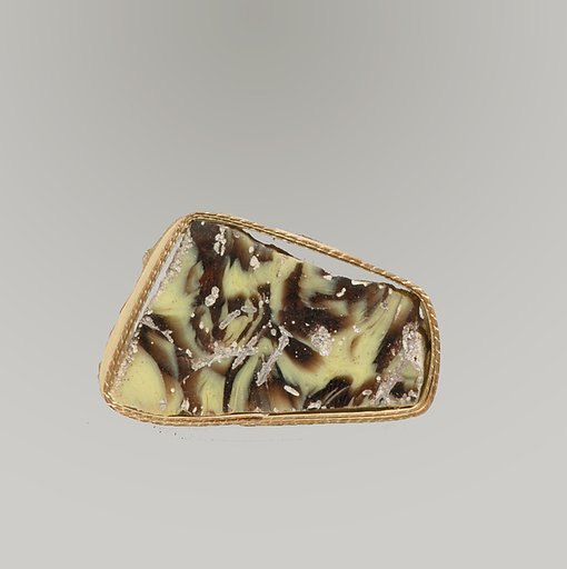 Glass mosaic inlay fragment
