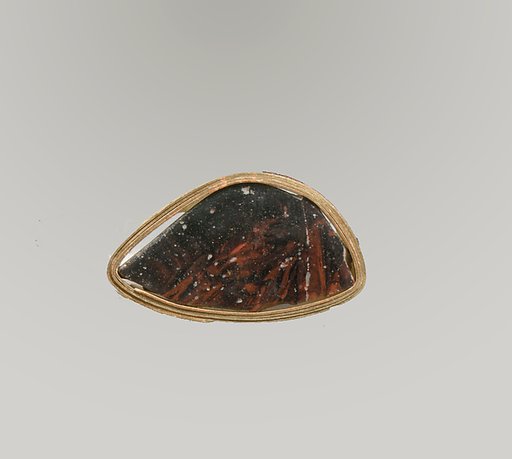 Glass mosaic inlay fragment