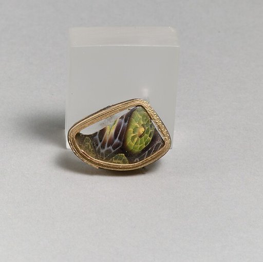 Glass mosaic fragment