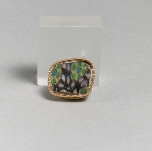 Glass mosaic inlay fragment