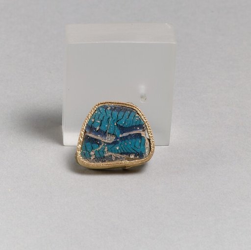 Glass mosaic inlay fragment