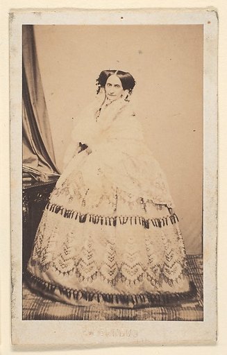 [La Comtesse in Lace Shawl]