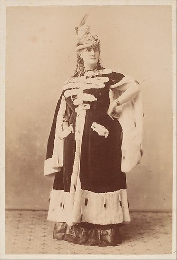 [La Comtesse in Ermine Cape]
