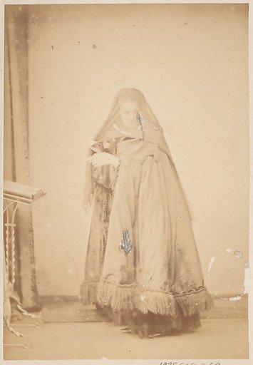 [La Comtesse in Hat with Veil and Cape with Fringe, Serie à la Ristori]