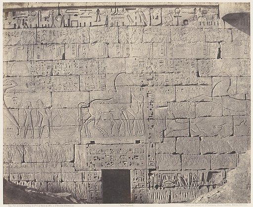 Médînet-Abou (Thèbes), Constructions Postérieures - Fragment de Sculptures Sur la Face Nord-Est