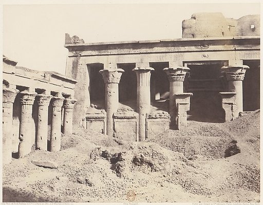 Edfou (Apollonopolis Magna), Galerie Latérale de la Cour et Pronaos