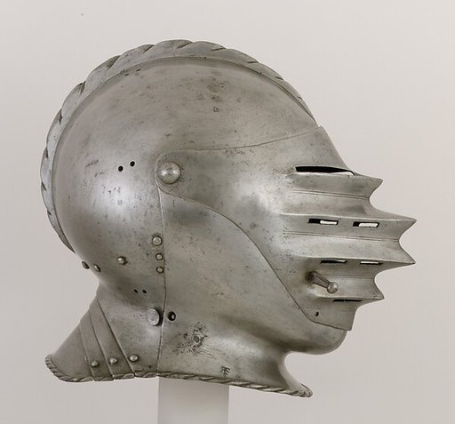 Close-Helmet for the Field
