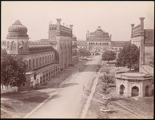 [Rumi Darwaza and gateway of the Bara Imambara (left) with 'jawab' (Facsimilie Gateway) opposite,]