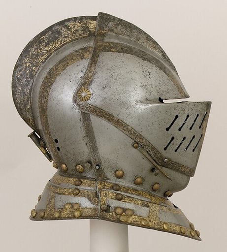 Close-Helmet for the Field
