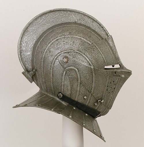 Close Helmet for the Field