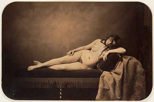 Nu féminin allongé sur un canapé Récamier