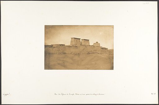 Vue des Pylones du Temple Khons et d'une partie du village de Karnac