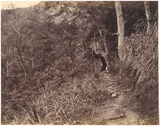 Left Road up to Yuen foo Monastery
