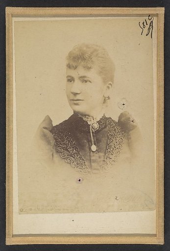 Pelgrom. Elise (femme Schouppe). Deux photographies, dont une légendée: Reprod. faite 22/2/93.