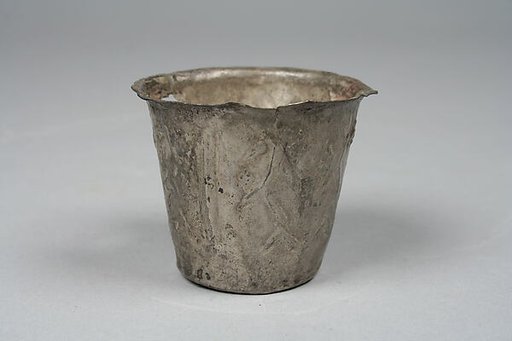 Beaker with embossed plants
