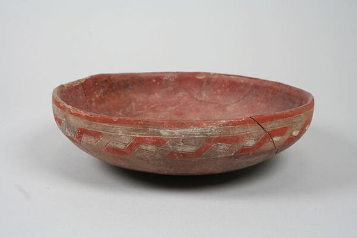Incised bowl with geometric pattern