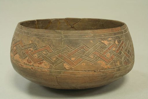 Incised bowl with geometric pattern