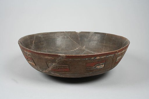 Incised bowl with geometric pattern