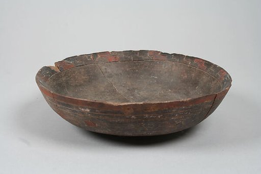 Incised bowl with diamonds