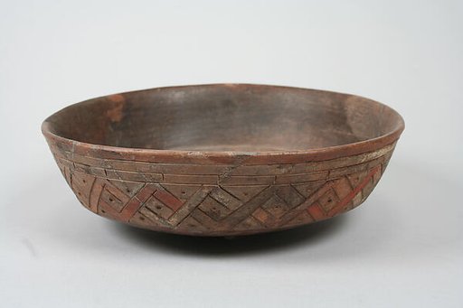 Incised bowl with geometric pattern