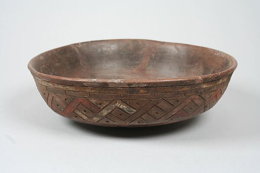 Incised bowl with geometric pattern