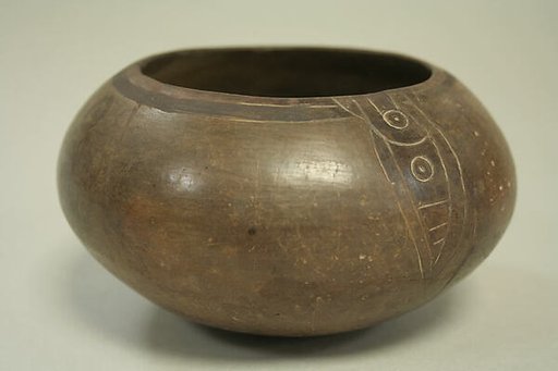 Incised Painted Bowl with Leaf Motif