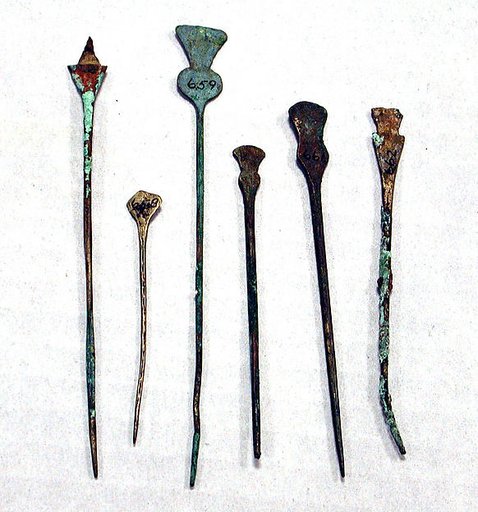 Hammered Copper Pin (tupu)