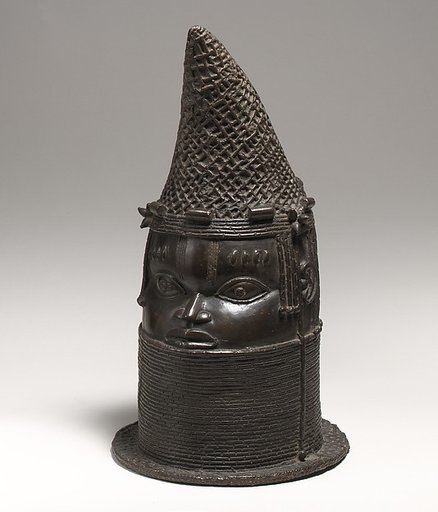 Ùhúnmwèlaò ọ́ghé iyọ́bà (head of a queen mother)