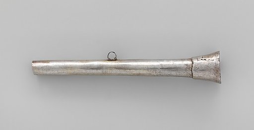 Miniature horn