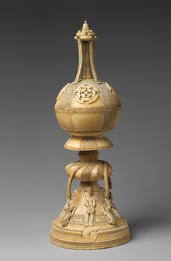 Lidded saltcellar