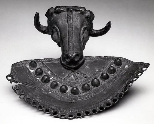 Pendant with ram's head