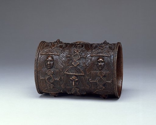 Bracelet with Portuguese heads and mudfish