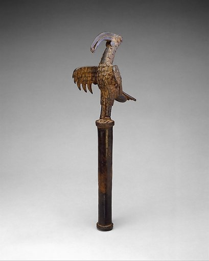 Idiophone with an áhianmwọ́rọ̀ (bird of prophecy)