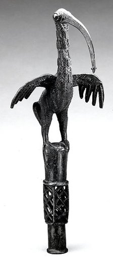 Idiophone with an áhianmwọ́rọ̀ (bird of prophecy)
