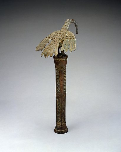 Idiophone with an áhianmwọ́rọ̀ (bird of prophecy)