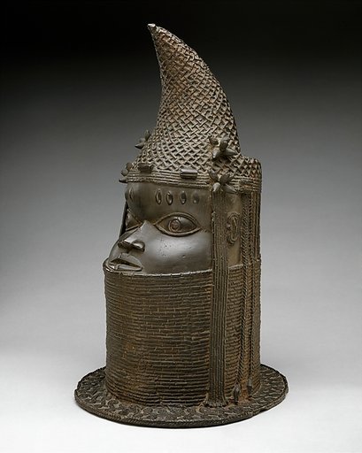 Ùhúnmwèlaò ọ́ghé iyọ́bà (head of a queen mother)