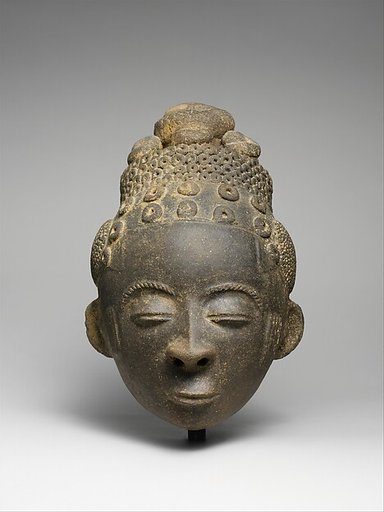 Nsodie (memorial head) of a queen mother